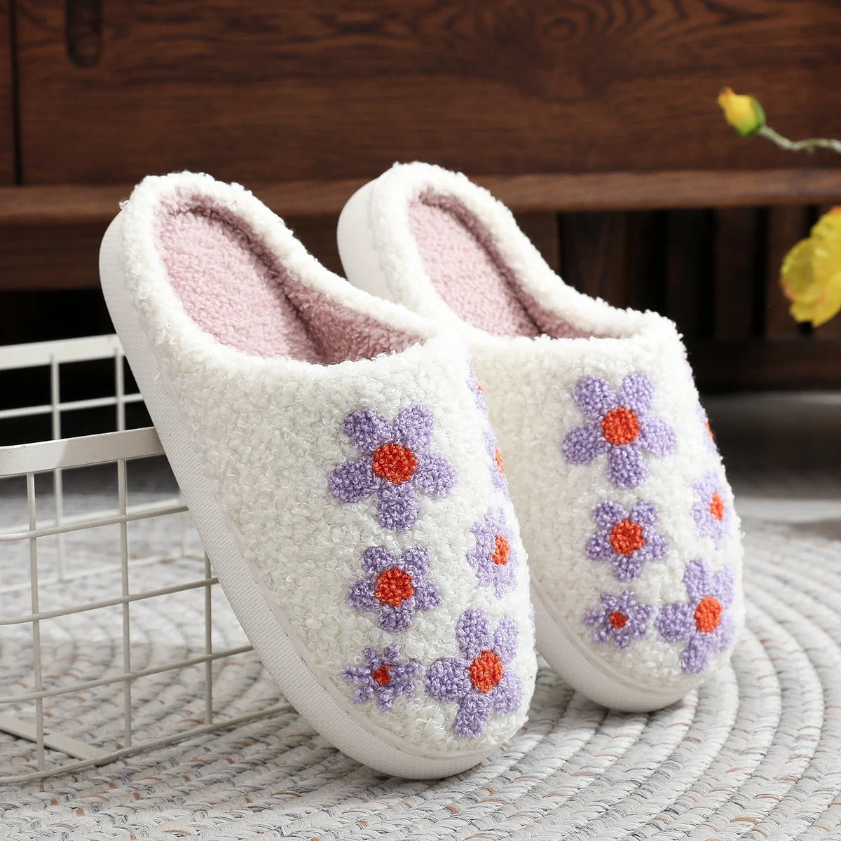 Chausson femme fleurs violettes