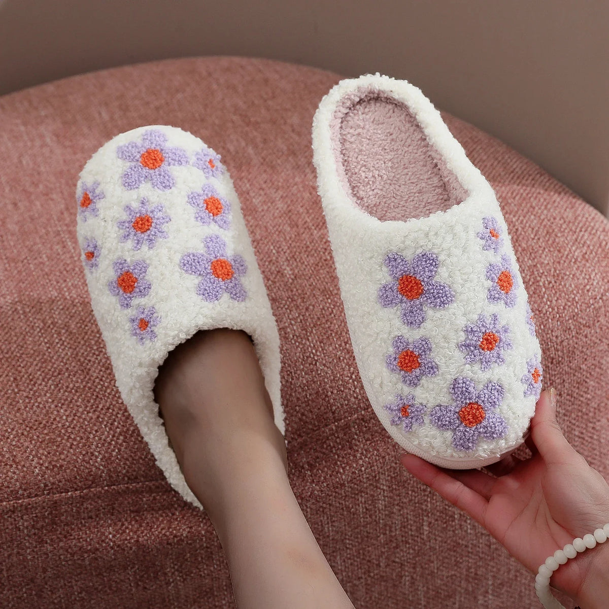 Chausson femme fleurs violettes